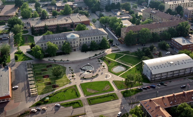 Dunaújvárosi Főiskola, "A" épület és városi park